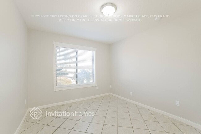 Building Photo - 9528 N 92nd Dr