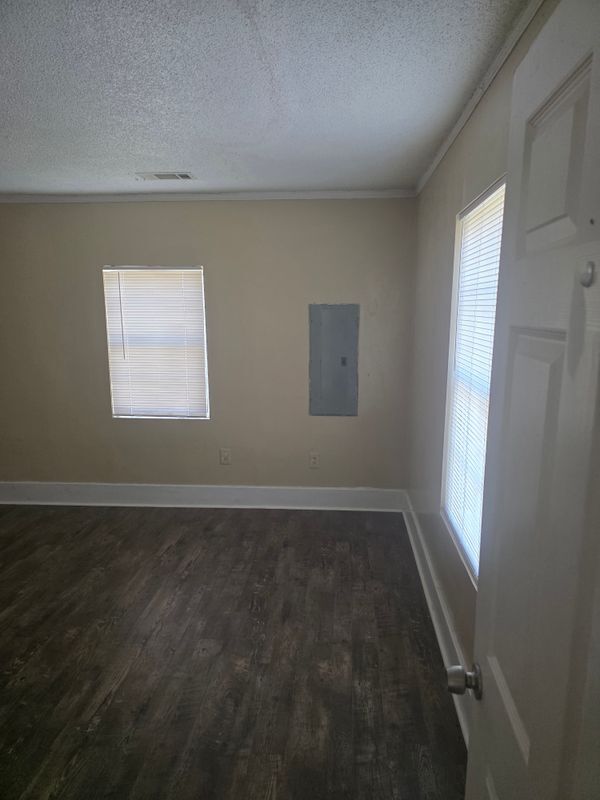 Building Photo - 4805 Covington Pike