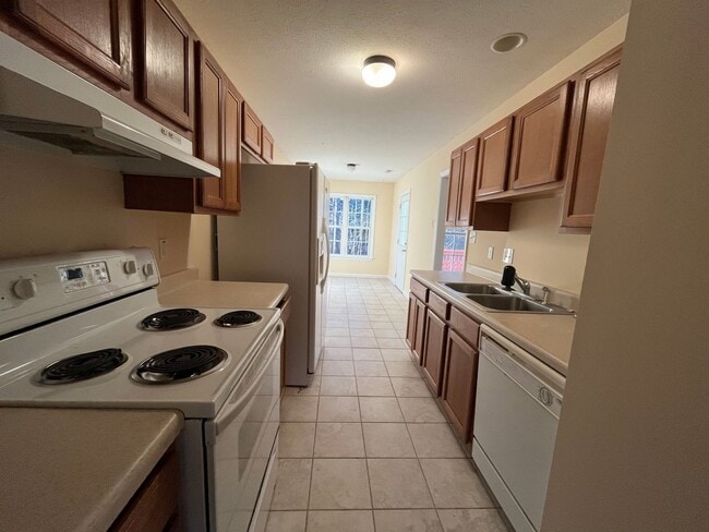 Building Photo - HALF OFF FIRST FULL MONTHS RENT!