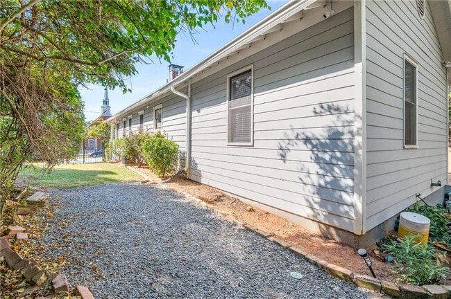 Building Photo - 288 Augusta Ave SE