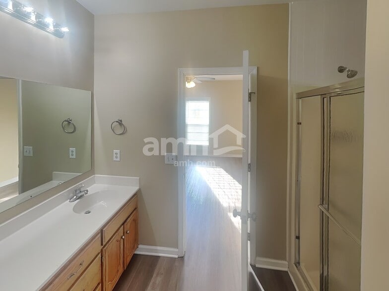 Building Photo - 602 Glenties Dr
