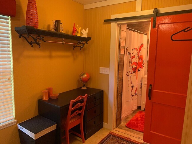 Building Photo - Fully furnished 2/2 corporate and long ter...