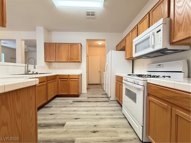 Building Photo - 813 Peachy Canyon Cir