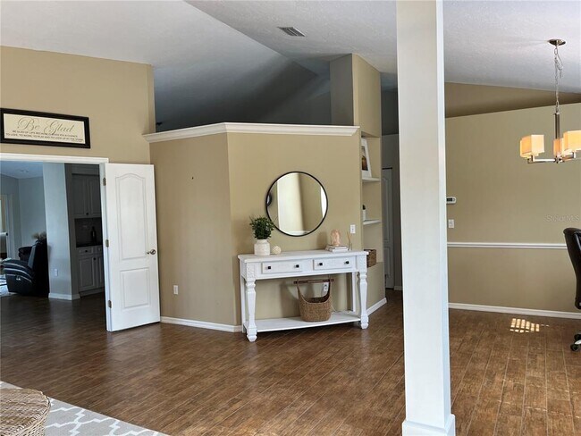 Building Photo - 5828 Sandy Pointe Dr
