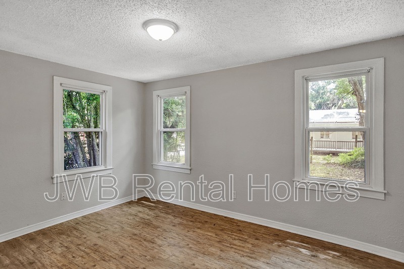 Building Photo - 578 E 58th St