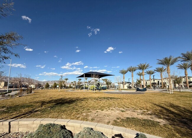 Building Photo - COMING SOON! 3/BD 2.5/BA Townhouse W/ Amaz...