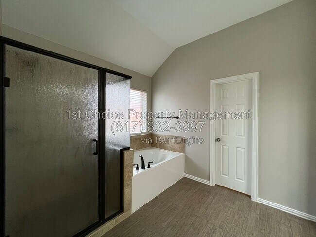 Building Photo - 5312 Scenic Point Dr