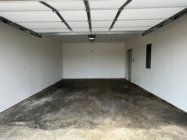 Building Photo - BRAND NEW 4 BED 3 BATH in WAYNESVILLE