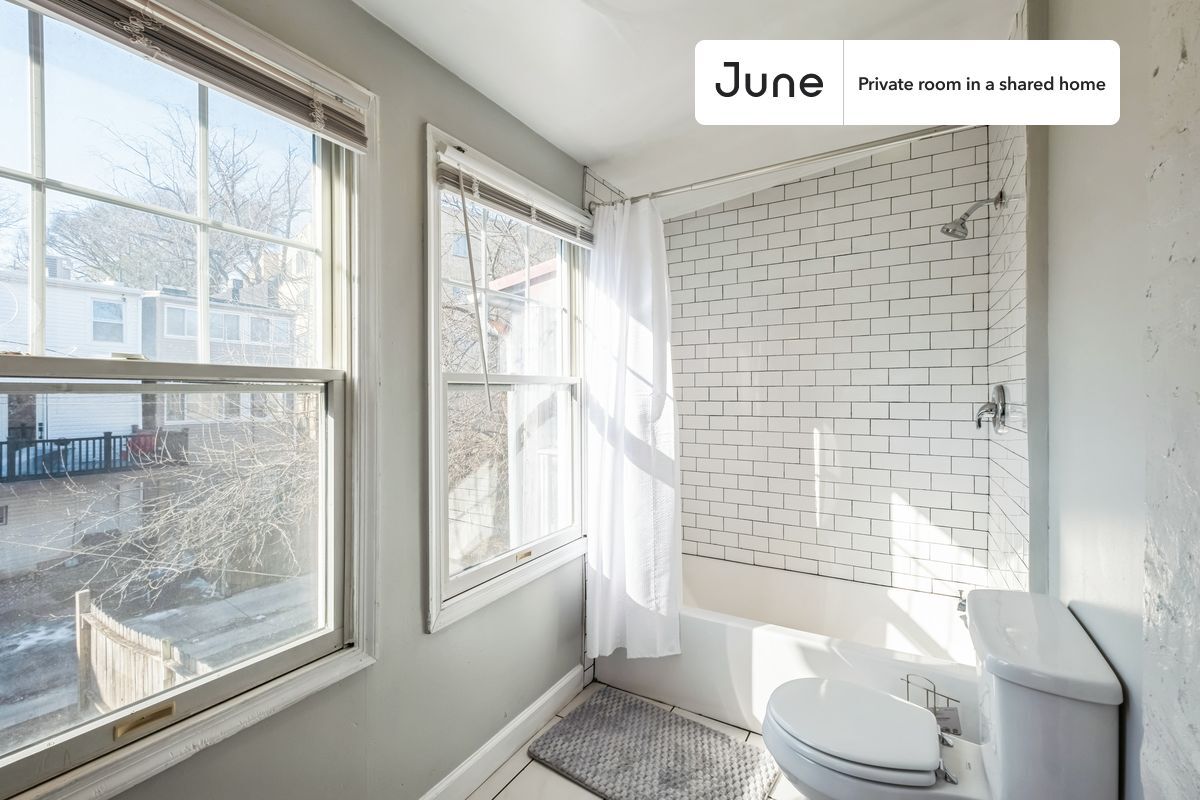 Building Photo - Room in Shared 4 bed/2 bath home