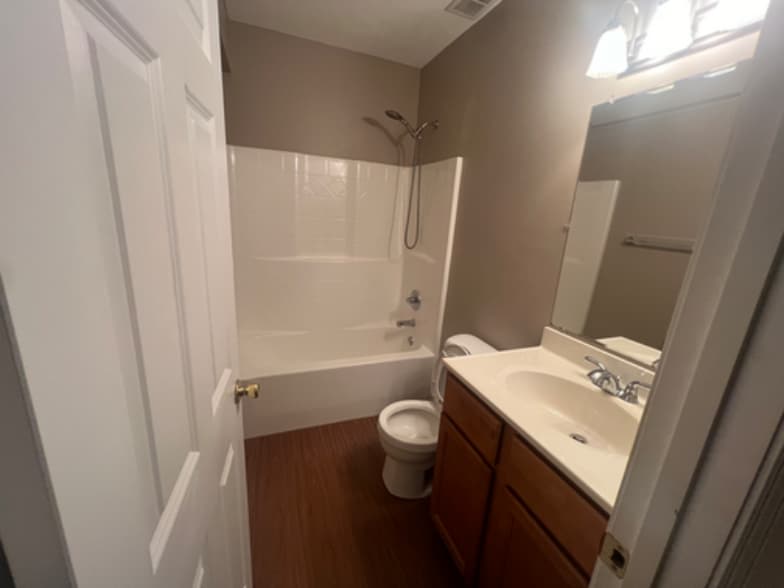 Building Photo - 425 Station Crossing