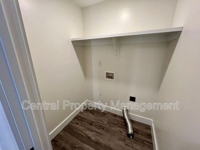 Building Photo - 30 Beverly Hills Dr