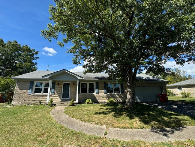 Building Photo - Charming 3-Bedroom Home in Nicholasville, 2 Car Garage! Fenced in Backyard!