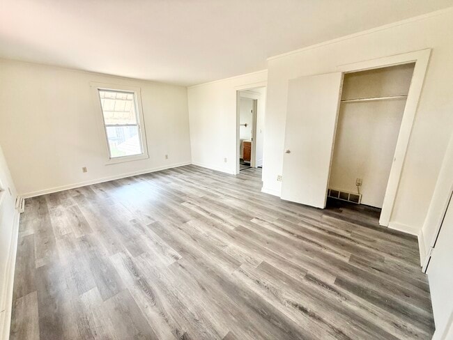 Building Photo - 921 17th St NW