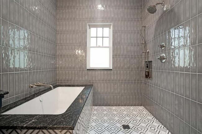 Building Photo - 407 8th St NE