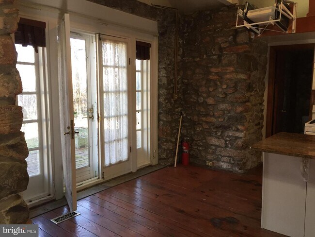Building Photo - 529 Dunkirk Rd