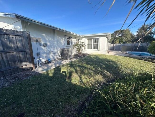 Building Photo - 14 Ridgewood Cir