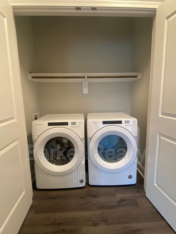 Building Photo - 414 S White St