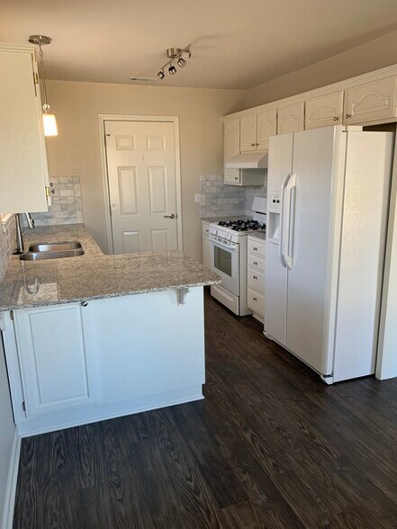 Building Photo - 1203 SE 22nd St