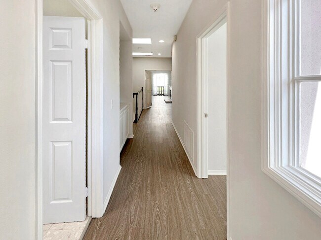 Building Photo - 9761 Claiborne Square