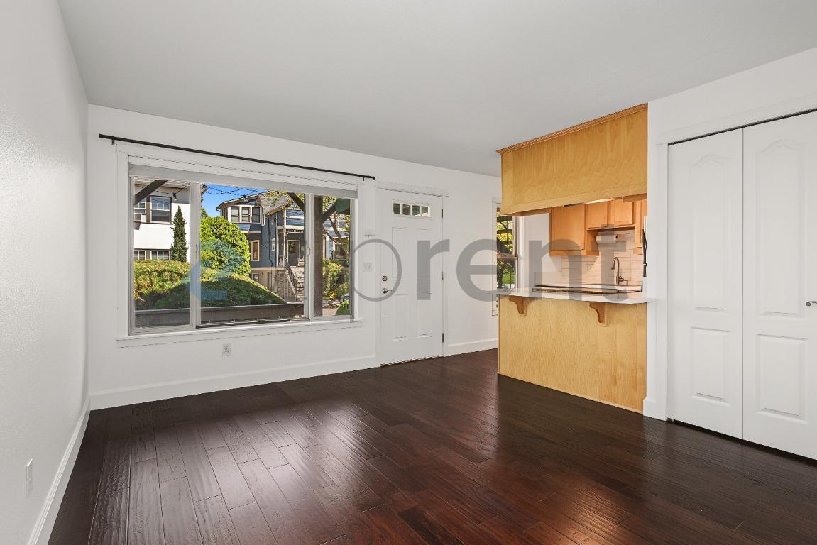 Building Photo - Unit 5