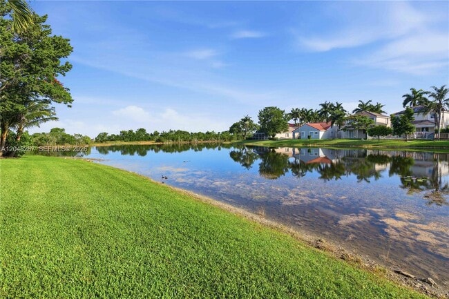 Building Photo - 1419 Crossbill Ct