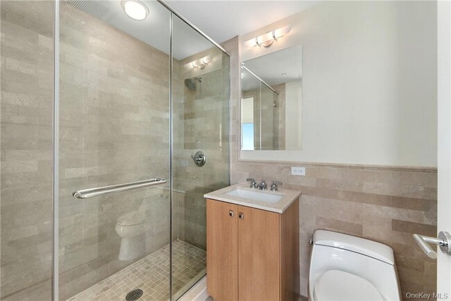 Building Photo - 1 Renaissance Square