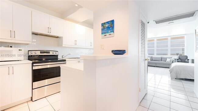 Building Photo - 100 Lincoln Rd