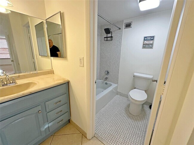 Building Photo - 3800 S Ocean Dr