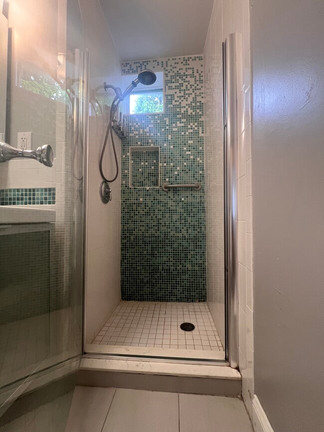 Bathroom 1 - 1 Jess St.