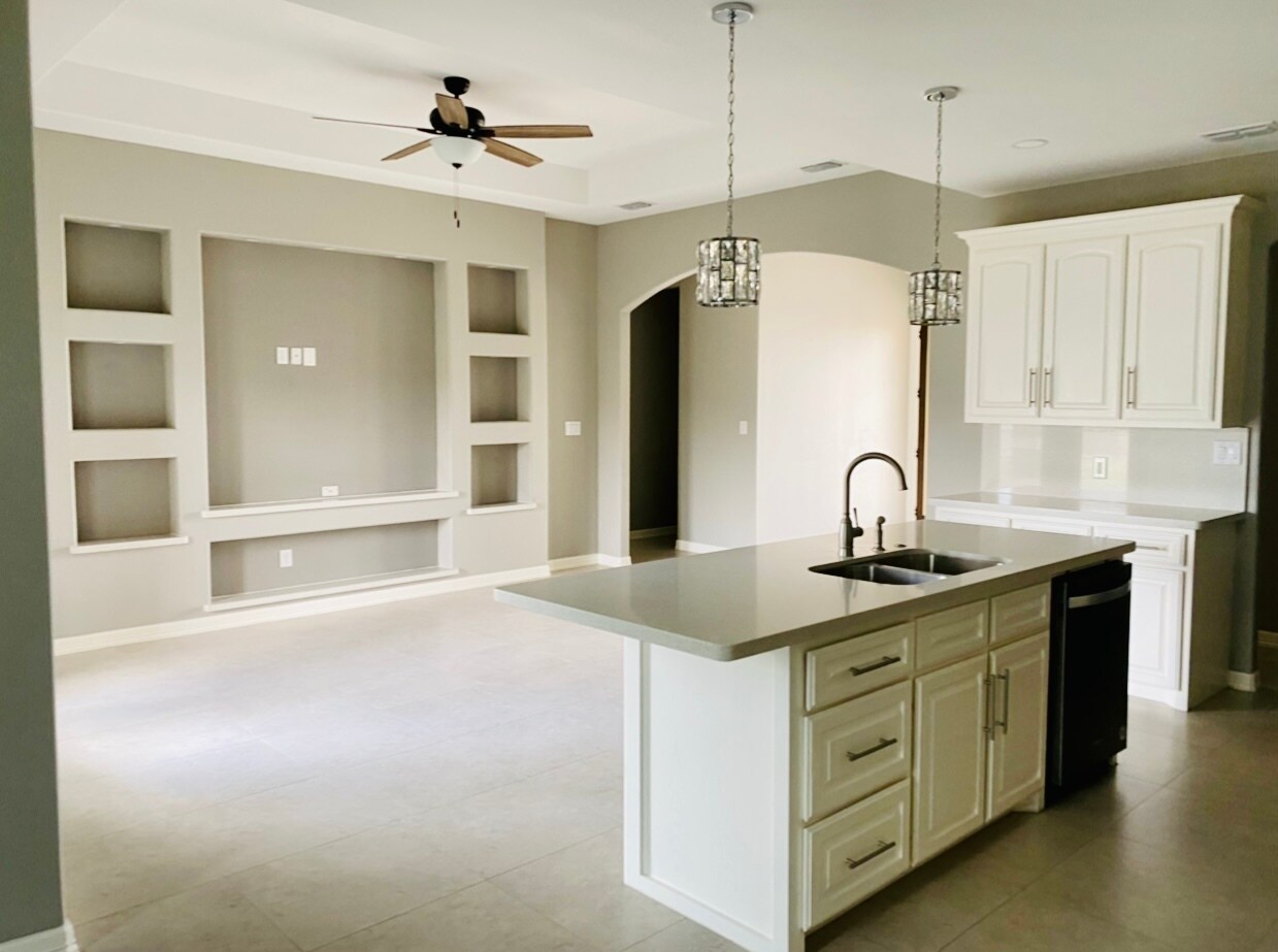 Building Photo - 3873 Tolosa St