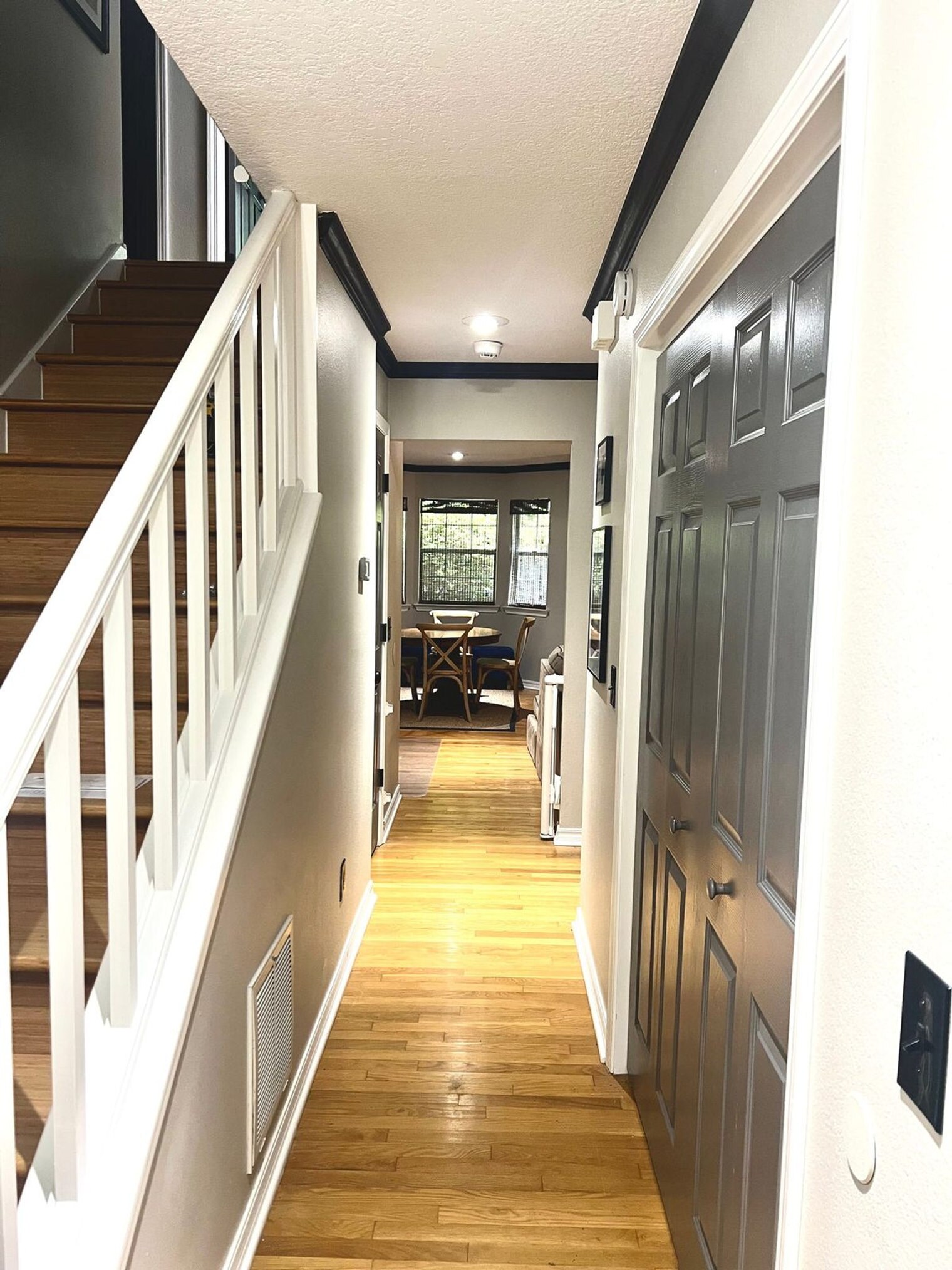 Building Photo - 1072 Valley View Dr