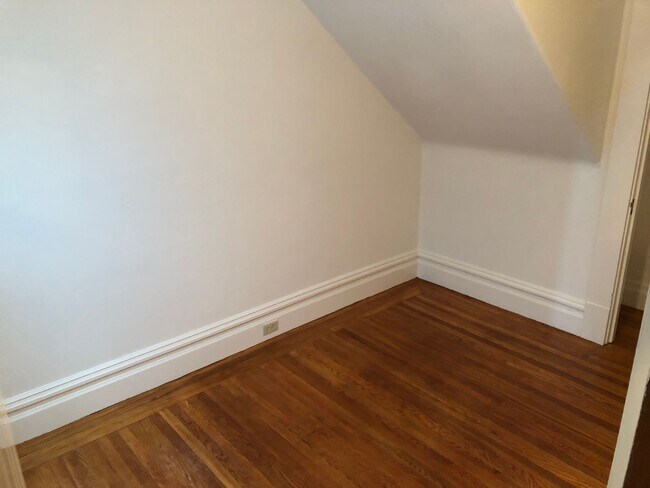 Building Photo - Classic spacious San Francisco Flat in popular Inner Sunset District w/garage parking! OPEN HOUSE...