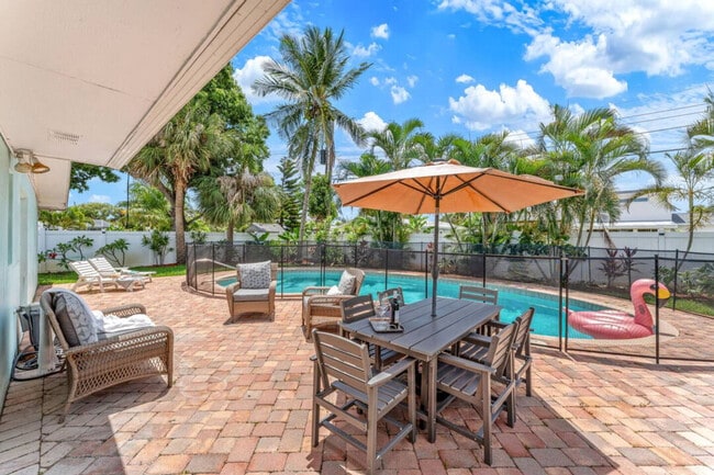 Building Photo - 1109 Seminole Dr