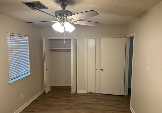 Building Photo - 2 Bed 2.5 Bath