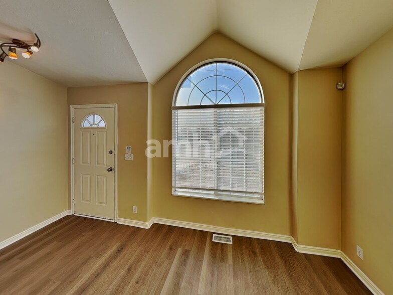 Building Photo - 1538 N 200 W