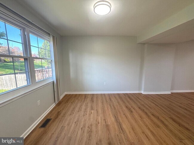 Building Photo - 4826 Grand Bend Dr