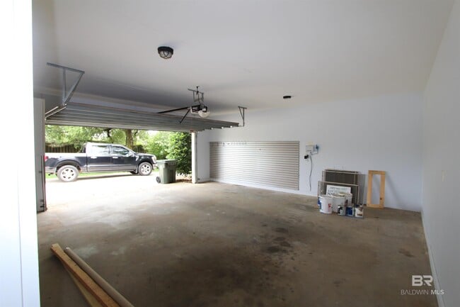 Building Photo - 9948 Sommerset Dr