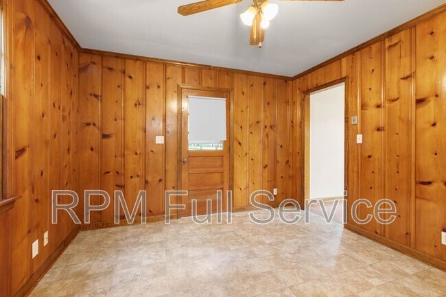 Building Photo - 570 Carol Dr