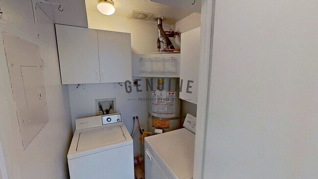 Building Photo - Charming 1Bd Upstairs Condo w/ Den & Garage