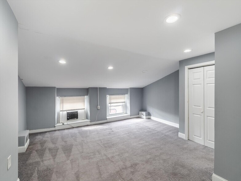 Building Photo - 4205 Main St