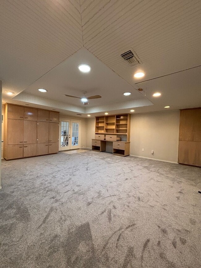 Building Photo - 5026 Bellaire Dr S
