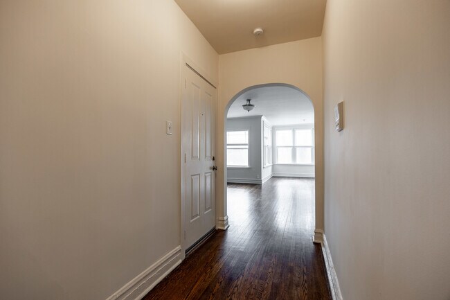 Building Photo - 1432 W Jonquil Terrace
