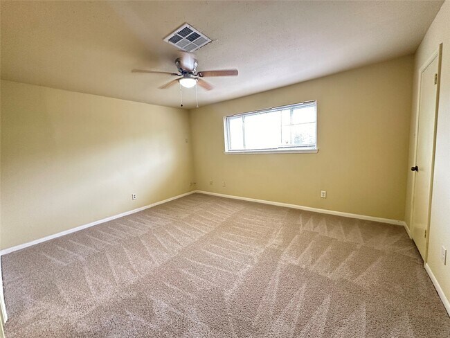 Building Photo - 1937 Arcadia Dr