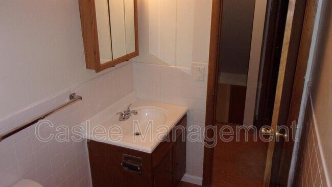 Building Photo - 460 Laurel Dr