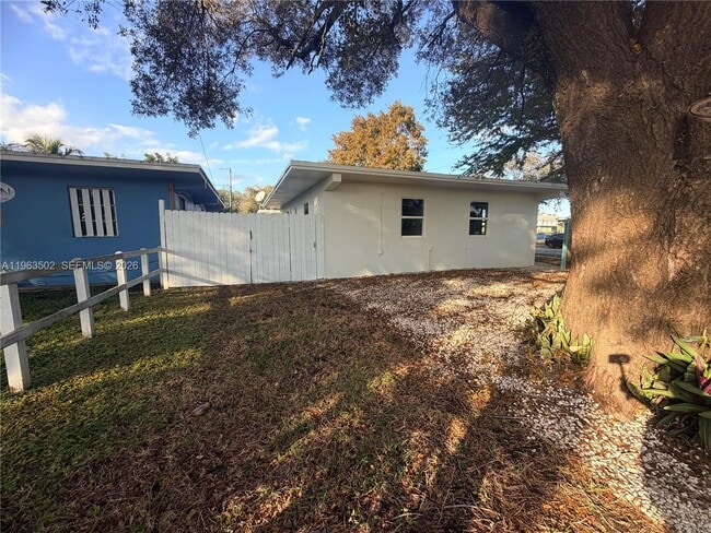 Building Photo - 301 NW 12th Ave