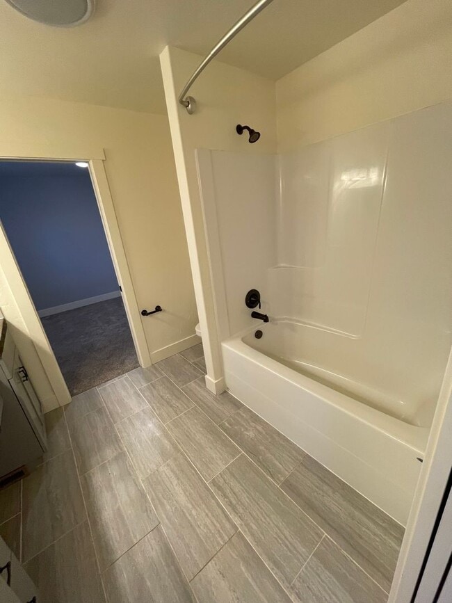 Building Photo - Beautiful Pet Friendly Home