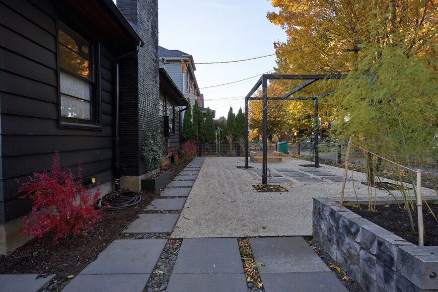 Building Photo - 2111 SE 28th Pl