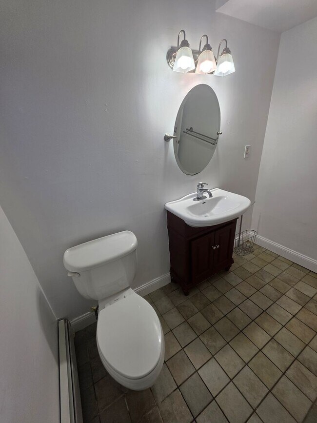 Building Photo - Bright 1 Bedroom Home - Poughkeepsie, NY