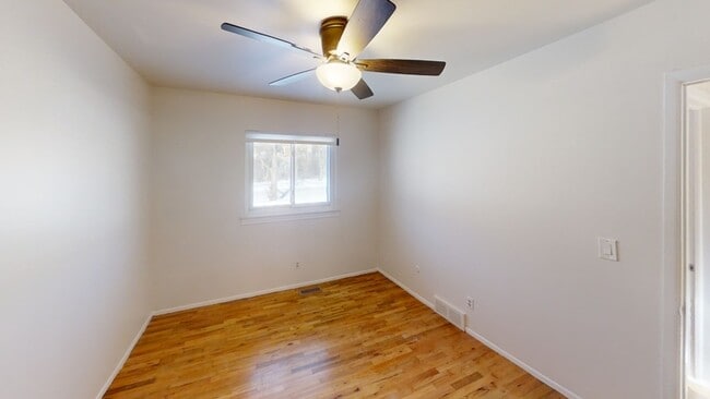 Building Photo - 308 Skydale Dr