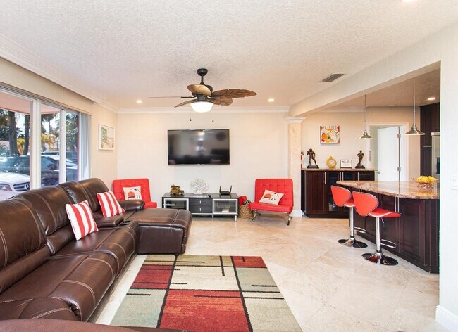 Building Photo - 433 SE 3rd Ter